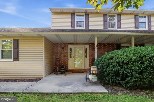 90 STEFFIE DR, Mount Wolf, PA 17347