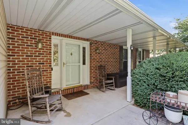 90 STEFFIE DR, Mount Wolf, PA 17347
