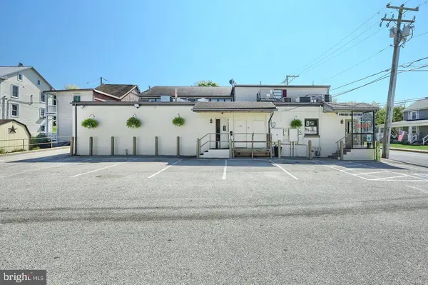 1 CHERRY ST, Seven Valleys, PA 17360