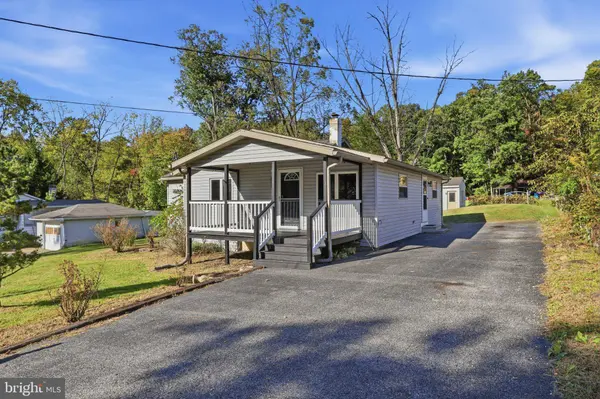 65 CREEK BOTTOM RD, Manchester, PA 17345