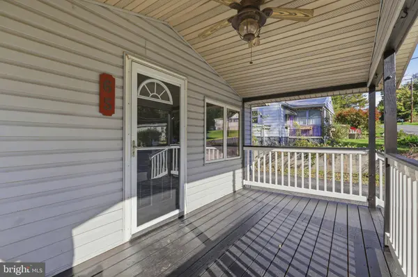 65 CREEK BOTTOM RD, Manchester, PA 17345