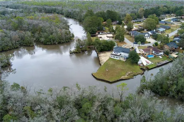 235 W Baratara DR, Chickasaw, AL 36611