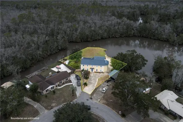 235 W Baratara DR, Chickasaw, AL 36611