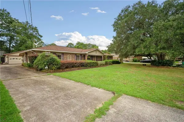 19 Bethel Forest DR N, Saraland, AL 36571