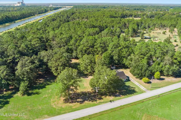 14505 Wolf Ridge Road, Moss Point, MS 39562