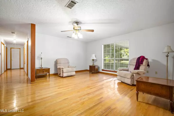 14505 Wolf Ridge Road, Moss Point, MS 39562