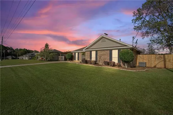 13556 James Copeland DR, Mobile, AL 36695