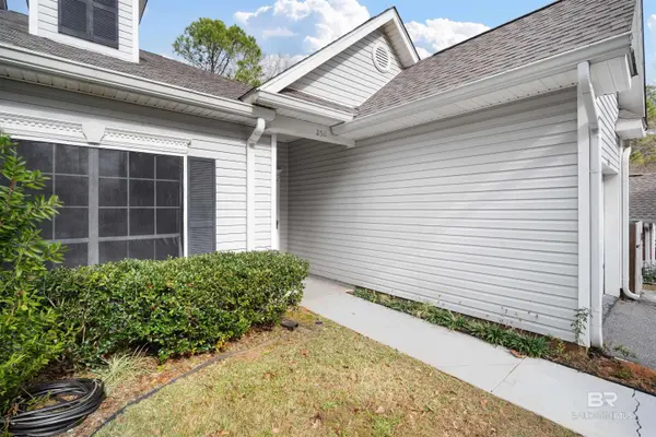 250 N Spring Lake Drive, Mobile, AL 36695-3403