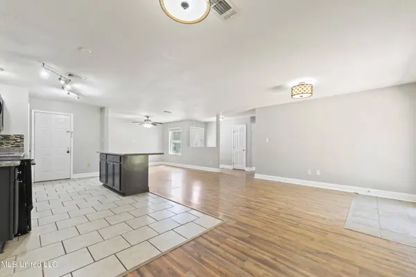 2607 Calle De Feliz Street, Gautier, MS 39553
