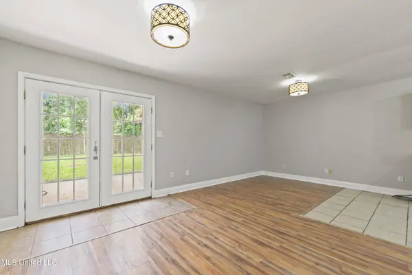 2607 Calle De Feliz Street, Gautier, MS 39553