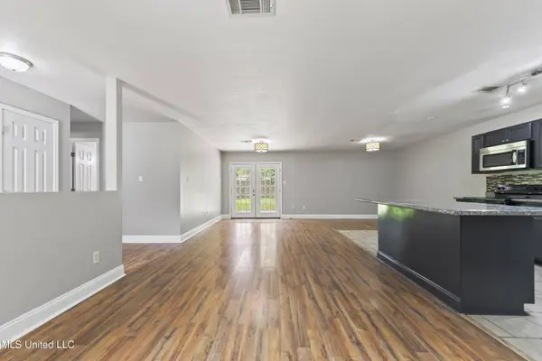 2607 Calle De Feliz Street, Gautier, MS 39553