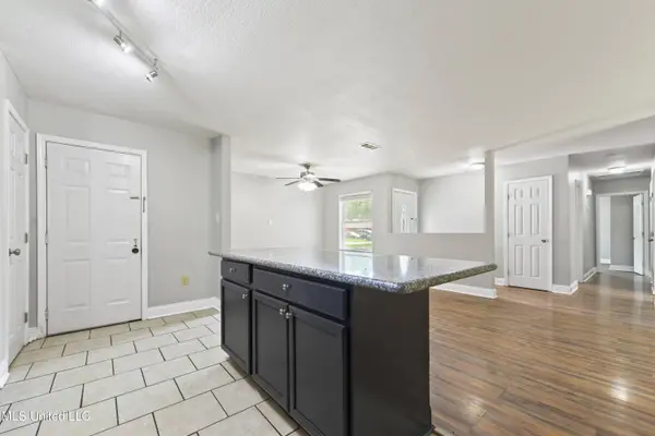 2607 Calle De Feliz Street, Gautier, MS 39553