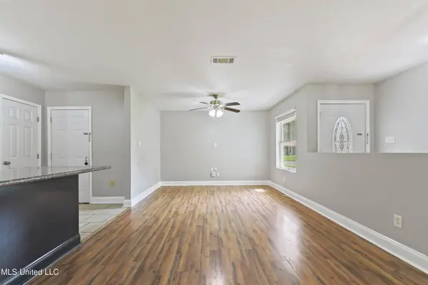 2607 Calle De Feliz Street, Gautier, MS 39553