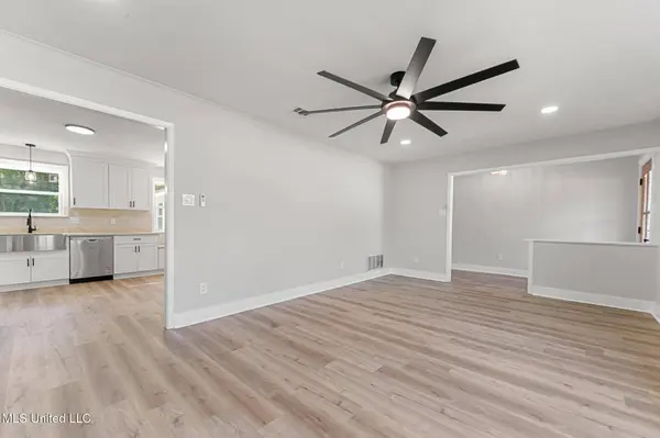 7937 Helmsdale Drive, Ocean Springs, MS 39564