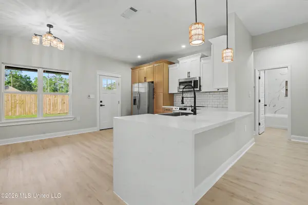 524 Plum Street, Ocean Springs, MS 39564