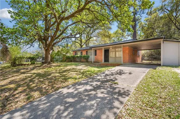 4153 Yorkshire LN, Mobile, AL 36609