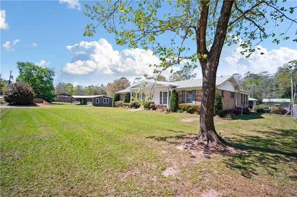 11006 Canal DR, Theodore, AL 36582