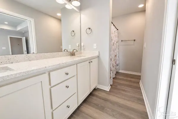 9542 Permenter Rd, Milton, FL 32583