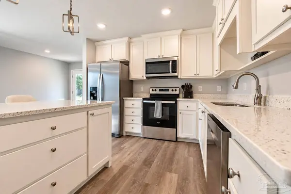9542 Permenter Rd, Milton, FL 32583