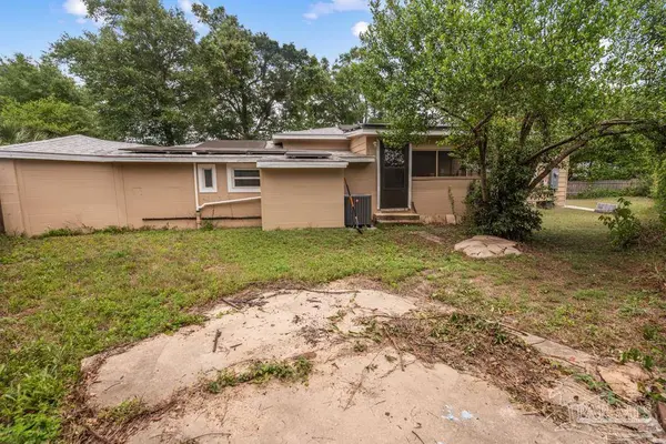 29 Mindoro Cir, Pensacola, FL 32507