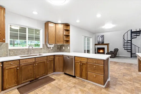 1987 CEDAR BENCH DR, South Weber, UT 84405