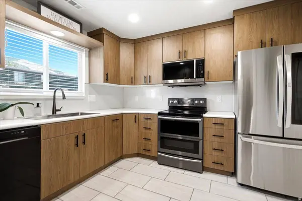 88 W 50 S #W5, Centerville, UT 84014