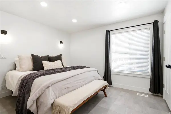 88 W 50 S #W5, Centerville, UT 84014