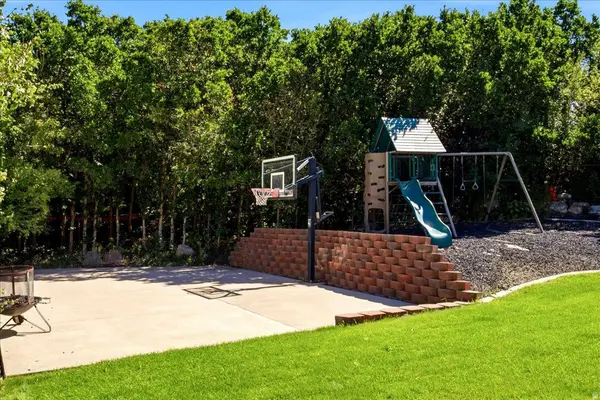 7902 S 2450 E, South Weber, UT 84405