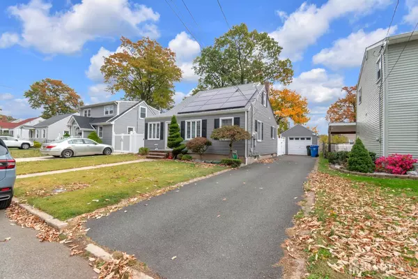 34 Chase AVE, Avenel, NJ 07001