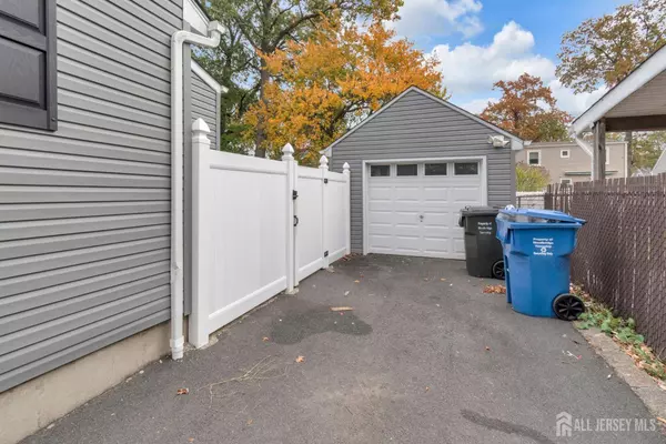 34 Chase AVE, Avenel, NJ 07001