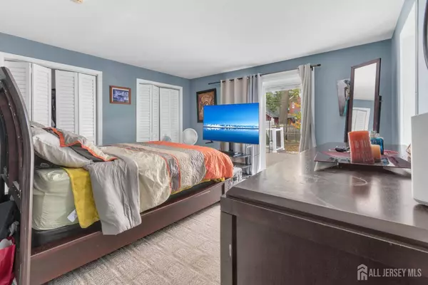 34 Chase AVE, Avenel, NJ 07001