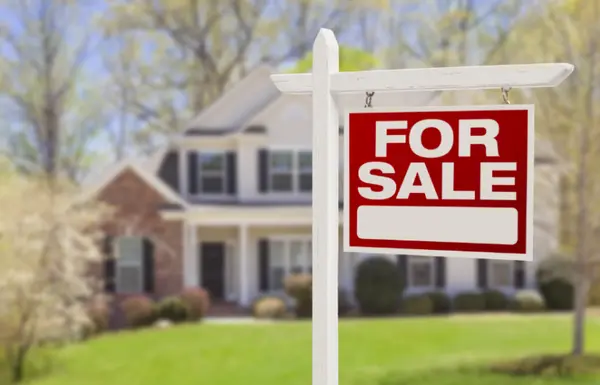 feature image of Competing with Volume Builders: How to Sell Your 5-to-10-Year-Old San Antonio Home for Top Dollar 