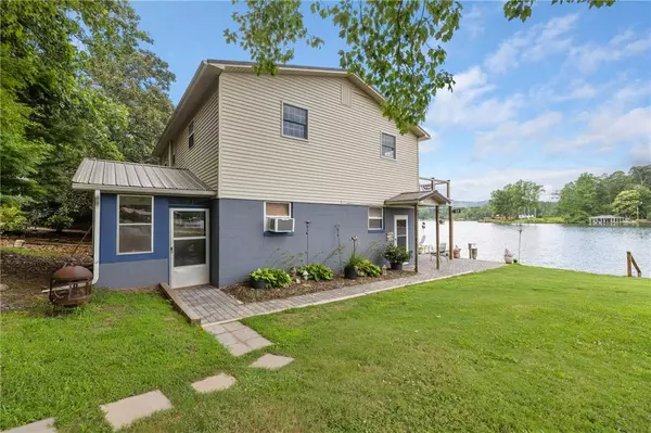 325 Time Out PL, Tamassee, SC 29686