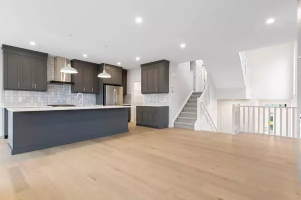 17 Southborough SQ, Cochrane, AB T4C 2S6