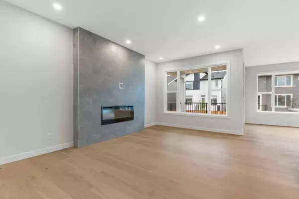 17 Southborough SQ, Cochrane, AB T4C 2S6