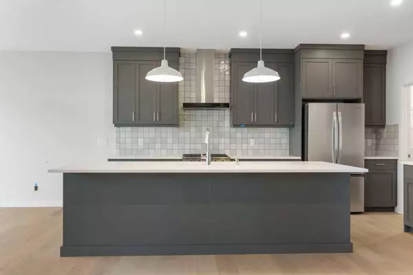 17 Southborough SQ, Cochrane, AB T4C 2S6