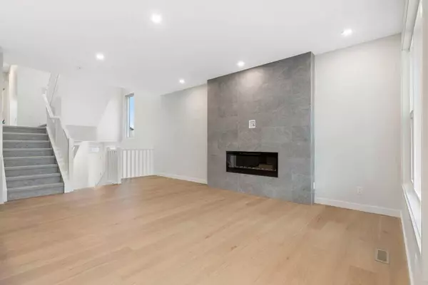 17 Southborough SQ, Cochrane, AB T4C 2S6