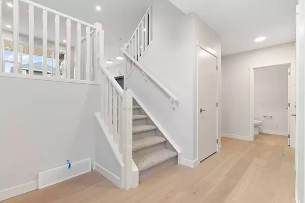 17 Southborough SQ, Cochrane, AB T4C 2S6