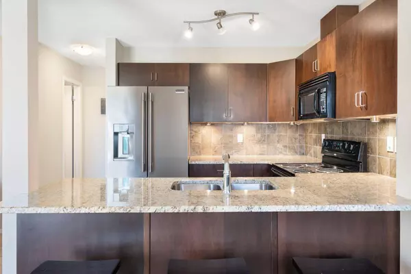 48 Panatella Villas NW, Calgary, AB T3K 0G6