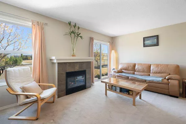 48 Panatella Villas NW, Calgary, AB T3K 0G6