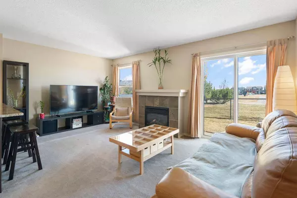 48 Panatella Villas NW, Calgary, AB T3K 0G6