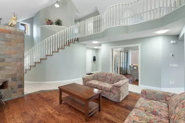 124 Cresthaven PL SW, Calgary, AB T3B 5W4