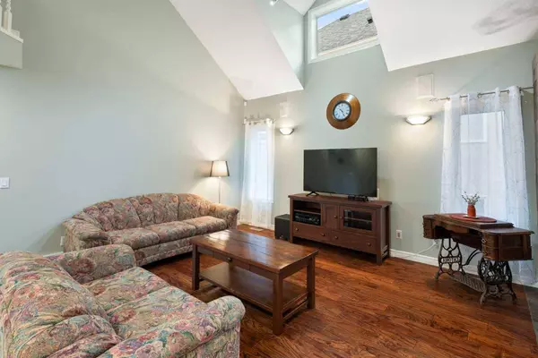 124 Cresthaven PL SW, Calgary, AB T3B 5W4