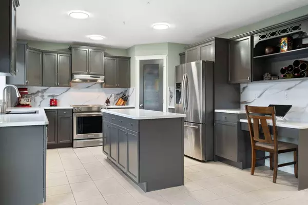 124 Cresthaven PL SW, Calgary, AB T3B 5W4