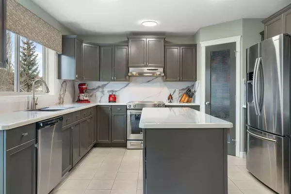 124 Cresthaven PL SW, Calgary, AB T3B 5W4