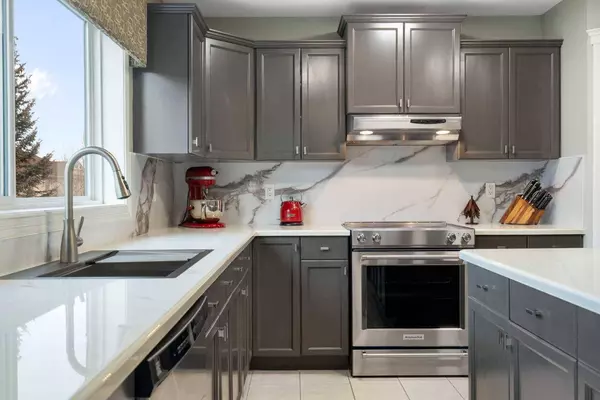 124 Cresthaven PL SW, Calgary, AB T3B 5W4