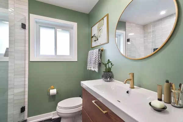 5720 N Rogers AVE, Chicago, IL 60646