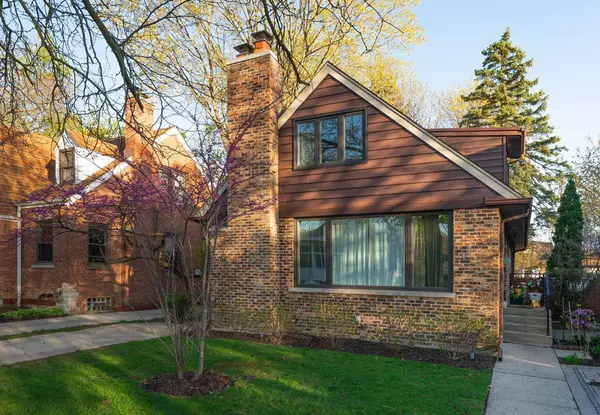 5720 N Rogers AVE, Chicago, IL 60646