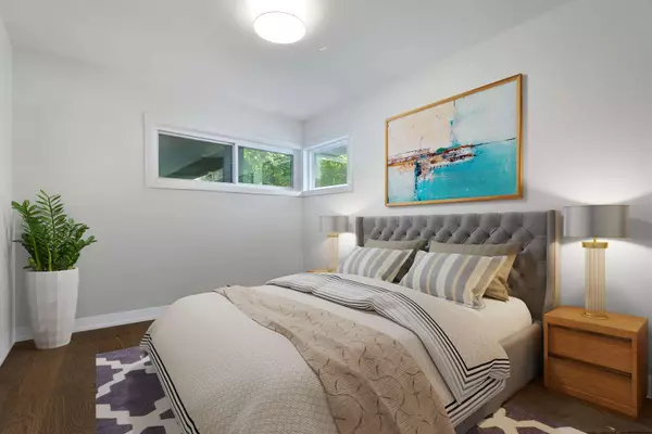 5720 N Rogers AVE, Chicago, IL 60646