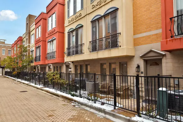 849 W Ohio ST #8, Chicago, IL 60642